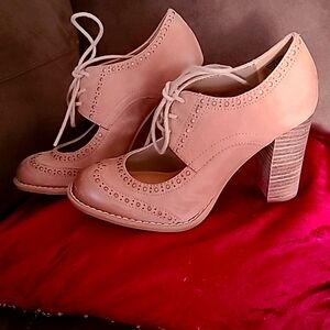 Crown Vintage women's high heel shoes, Size 5 1/2, Beige